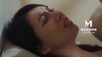 Slurp and suck: Japanese chicks show off their skills in this super-steamy vid